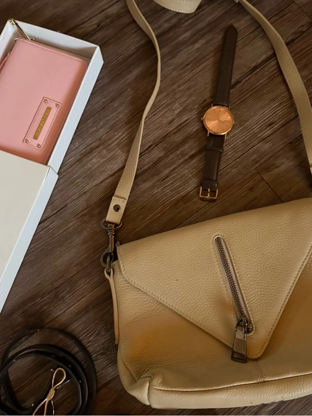 Status anxiety Soft Tan Crossbody Bag and accessories bundle - Genuine Leather - Picture 2 of 3